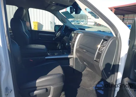 2017 Ram 1500 Night 4X2 5'7 Box из США, поврежденный, VIN 1C6RR6MT2HS574384